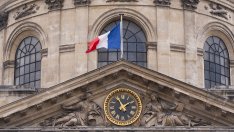 Франция трябва да съкрати разходите си със 100 млрд. евро, за да избегне дългова спирала