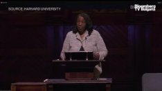 Кук от Фед призова за предпазлив подход по отношение на лихвените проценти