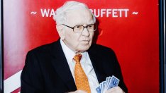 Купищата пари на Уорън Бъфет не са мрачен сигнал за глобалната икономика