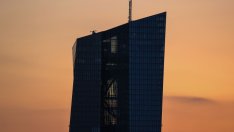 ЕЦБ трябва да преразгледа стратегията си по начина на Фед