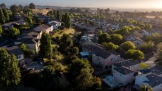 Делът на жилищните заеми "под водата" в САЩ достигна петгодишно дъно