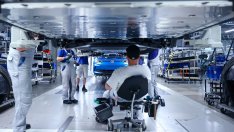 Индустриалното производство в Германия се е свило за трети пореден месец