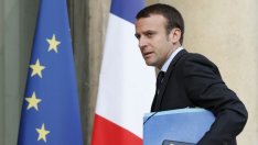 Популярността на Еманюел Макрон сред французите е спаднала рязко за един месец