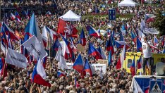 Десетки хиляди протестират в Прага срещу правителството на Петр Фиала