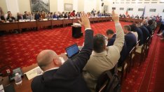 Промените за повече приходи от здравноосигурителни вноски минаха на първо четене