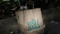 Amazon купува веригата за хранителни стоки Whole Foods за 13,7 млрд. долара