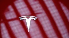 Главният финансов директор на Tesla се оттегля от поста си