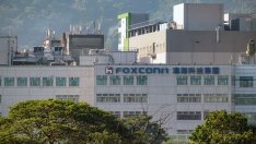 Най-големият доставчик на Apple обяви спад на приходите си от продажби, но запази прогнозите си