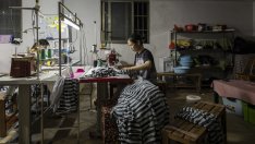 Фабричната активност в Азия се свива на фона на слабо външно търсене