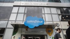 Прогнозата за приходите на Salesforce разочарова заради опасения от промени, предизвикани от AI