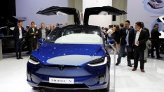 Tesla изтегля 11 хил. коли Model X от пазара