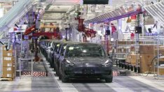 Tesla планира износ на китайския Model 3 към Европа още този месец