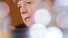 Меркел: Опрощаване на гръцките дългове е невъзможно