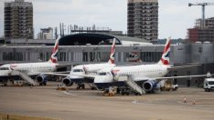 Собственикът на British Airways планира да набере 2,75 млрд. евро, за да оцелее