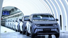 Балонът на китайския пазар на електромобили скоро може да се спука