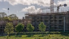 Гняв в Ирландия заради изкупуването на евтини жилища от големи фондове