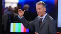 Херберт Дийс остава начело на VW, но се оттегля от оперативния бизнес