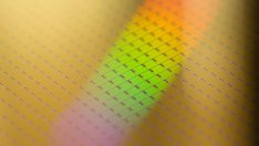 САЩ се опитват да препънат китайската индустрия за чипове с нови правила за износ