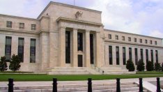 Фед отчита забавяне на потребителските разходи