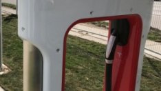 Гладните за сделки инвестиционни банкери са предпазливи към Tesla