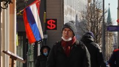 Русия ограничава тегленето на валута и за бизнеса