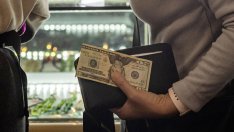 Битката между Тръмп и Байдън в колебаещите се щати може да зависи от битовите сметки