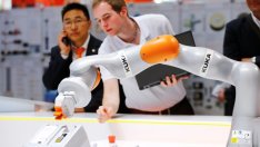 Midea вече държи 95% от германския производител на роботи Kuka