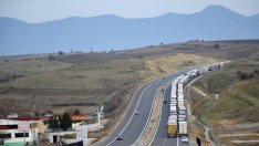 Парламентът поиска ЕК да започне процедура срещу Гърция за блокираната граница