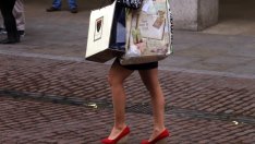 Продажбите на дребно във Великобритания растат най-бързо от 2 години насам