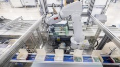ABB проучва потенциална продажба на звеното си за роботика