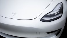 Tesla не си взима поука от делото за расова дискриминация