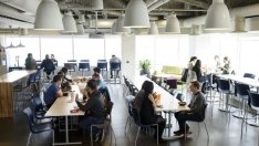 Новооткритите работни места в САЩ надминаха очакванията, но безработицата също