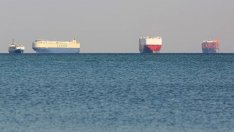 Трафикът през Суецкия канал се е увеличил с 10%