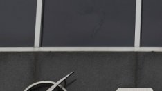 Поръчките на Boeing през първото тримесечие са намалели наполовина