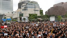 Жители на Хонконг отново на протест - този път срещу търговци от Китай