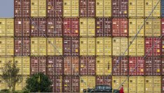 Износът на Китай расте в надпревара с американските мита