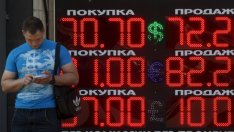 Рублата се понижи до най-ниското си ниво за годината