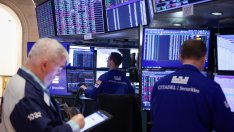 SEC и борсовите оператори в САЩ обсъждат как да намалят тежестта за публичните компании