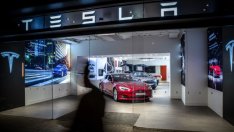 JPMorgan: Акциите на Tesla са драстично надценени