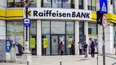 Коронавирусът свива печалбата и на Raiffeisen