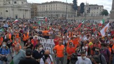 Новият герой на Италия предвожда „Оранжевите жилетки“ срещу управлението