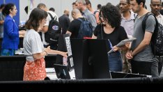 Канада изненадва с два пъти повече от прогнозираните нови работни места през юли