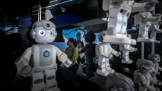 САЩ разширяват технологичния сблъсък с Китай с ограничения за роботите и инверторите