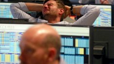 Търговията с акции на Barclays и RBS бе временно преустановена