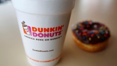 Dunkin' навлиза на пазара за бутилирани студени кафе напитки