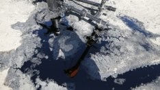 Цената на петрола докосва 15-месечен връх 