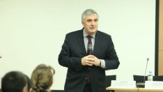 Ивайло Калфин: Няма как кризата сама да отмине