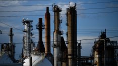 Петролът поскъпва на фона на крехкото примирие между Израел и Иран*