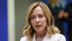 Мелони ще продължи да играе в центъра - поне докато не получи каквото иска