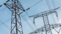 Франция заковава ръста на цената на тока на до 4%